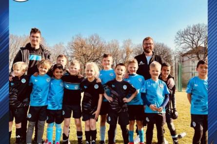 UNITED F-JUGEND SPIELT ERSTMALIG IM MODUS FUSSBALL 4 MIT TORWART